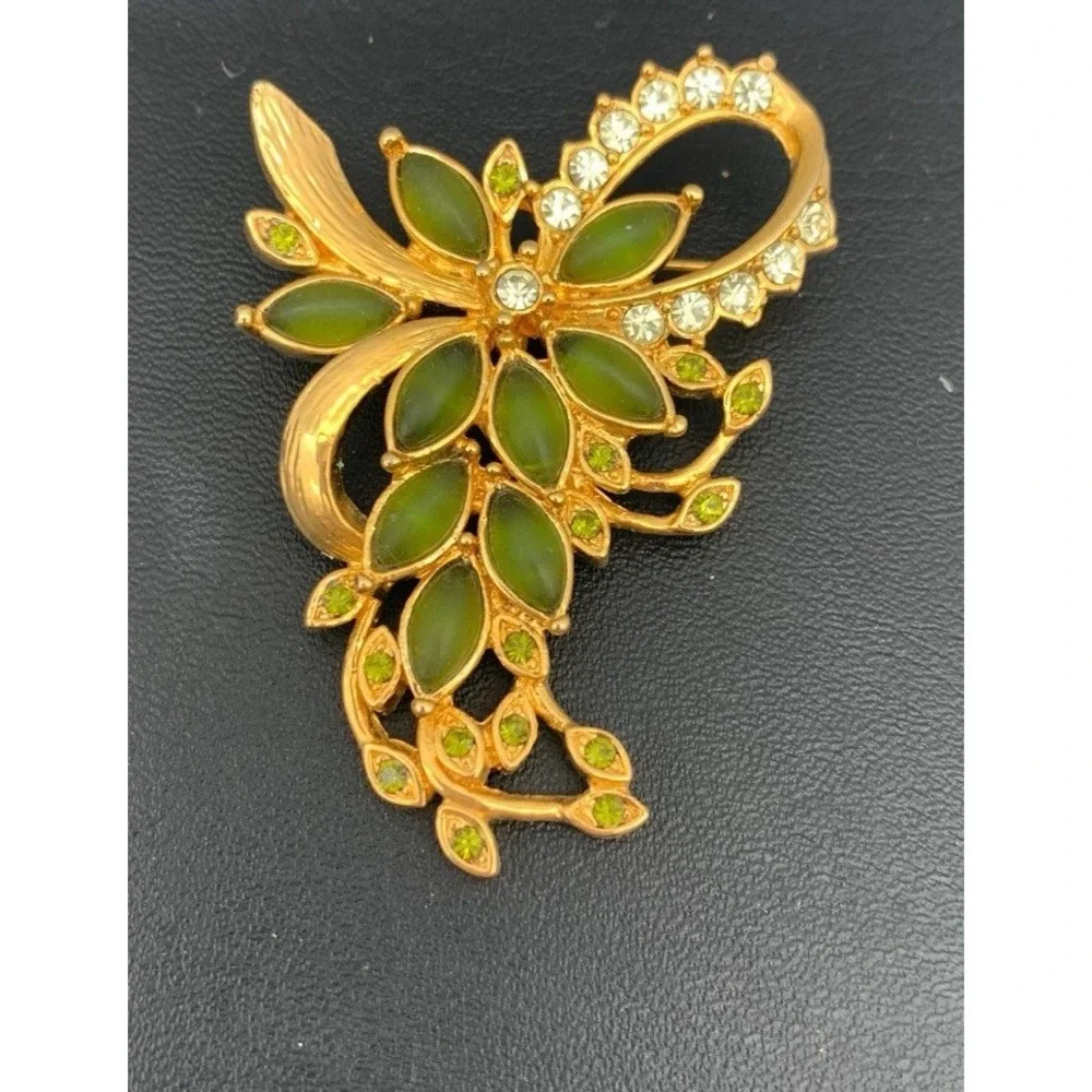 Vintage Gold Tone And Frosted Green Rhinestone Brooch‎